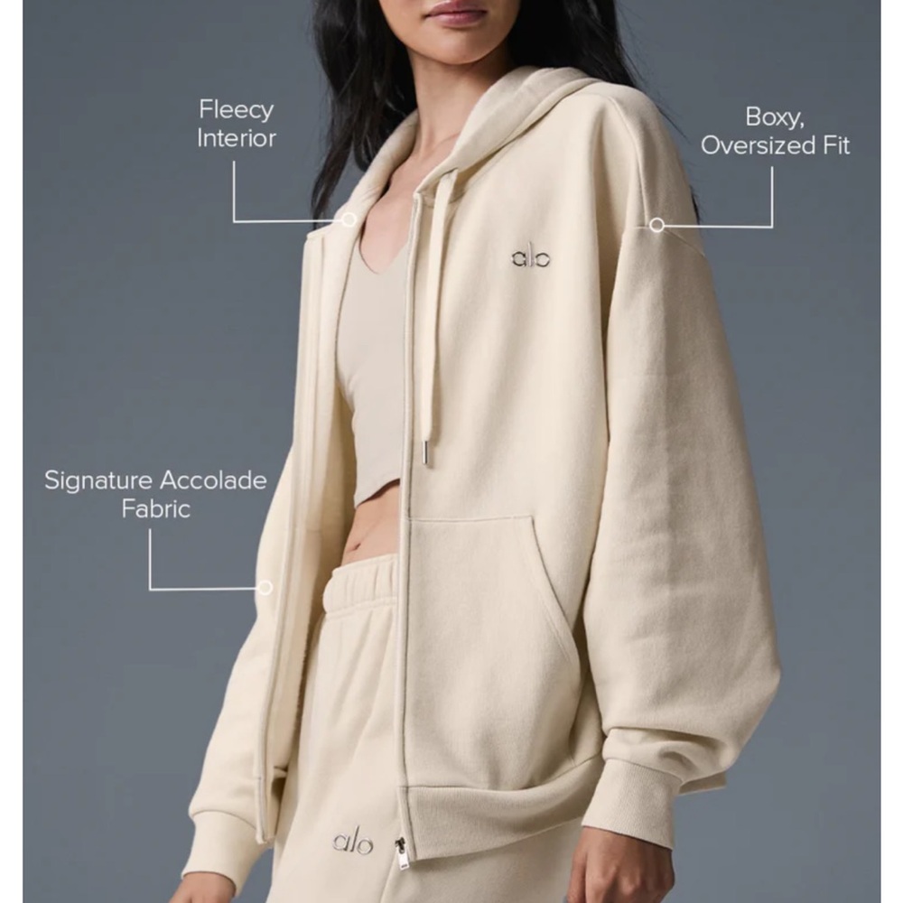 ALO Sweatshirt in Oat Milk/White